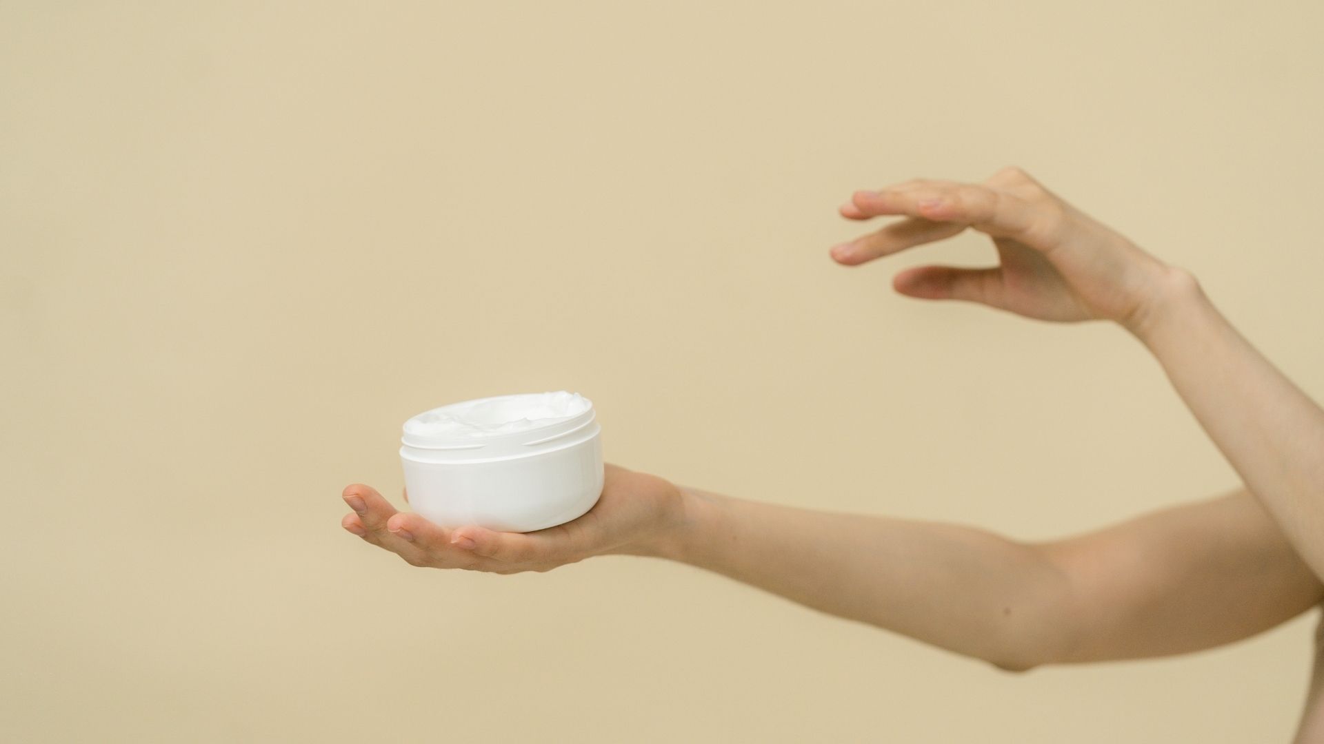 Hand Cream Usage